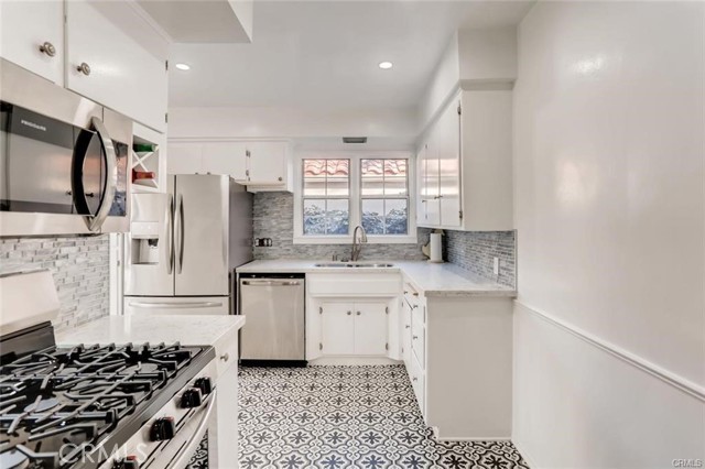 Detail Gallery Image 8 of 22 For 10447 Whipple St, Toluca Lake,  CA 91602 - 3 Beds | 2 Baths