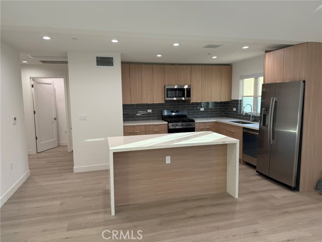 Detail Gallery Image 3 of 22 For 5972 Jamieson Ave, Encino,  CA 91316 - 3 Beds | 3 Baths