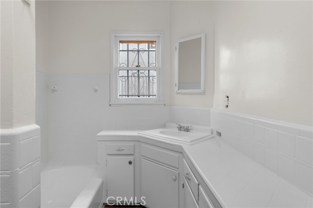 Detail Gallery Image 11 of 24 For 3322 W 63rd St, Los Angeles,  CA 90043 - – Beds | – Baths