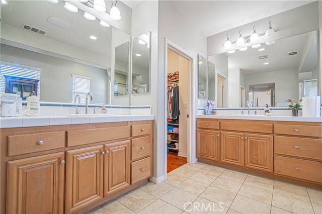 Detail Gallery Image 33 of 65 For 17023 Strawberry Pine Ct, Canyon Country,  CA 91387 - 4 Beds | 4 Baths
