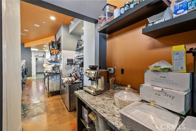 400 E Broadway, Glendale CA: https://media.crmls.org/medias/0099e286-fb39-4cef-834b-dec0784ae3f8.jpg