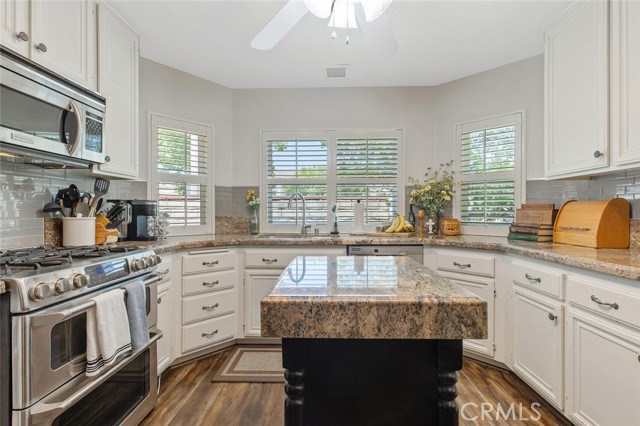 Detail Gallery Image 13 of 26 For 26179 Las Lanas Ct, Valencia,  CA 91355 - 2 Beds | 2 Baths