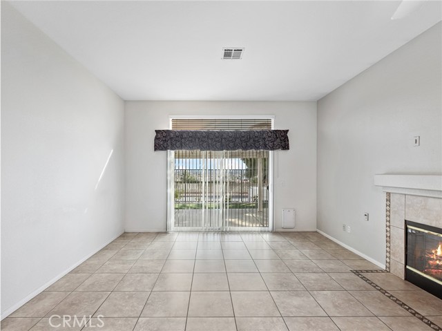 Detail Gallery Image 9 of 26 For 13477 Lakeside, Victorville,  CA 92395 - 3 Beds | 2 Baths