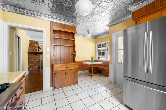 13617 Bassett Street, Valley Glen CA: https://media.crmls.org/medias/009a2f22-bf95-4525-a427-bd8da3fd3b00.jpg