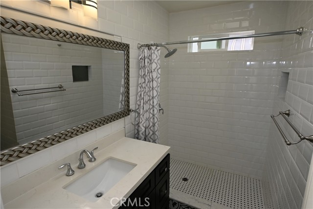 Detail Gallery Image 9 of 23 For 162 Glendora Ave., Long Beach,  CA 90803 - 2 Beds | 2 Baths