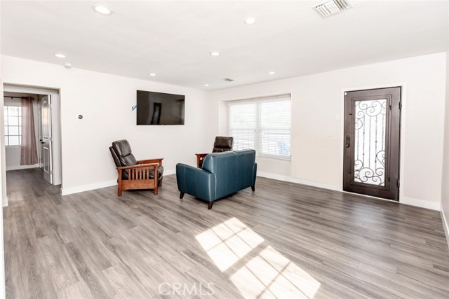 Detail Gallery Image 6 of 22 For 7637 Radford Ave, North Hollywood,  CA 91605 - 3 Beds | 2 Baths