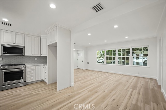 620 E Elmwood Avenue, Burbank CA: https://media.crmls.org/medias/009b272e-837c-4dd0-b7cf-ffa8051c83e4.jpg