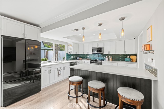 Detail Gallery Image 14 of 49 For 28972 Lotusgarden, Canyon Country,  CA 91387 - 4 Beds | 3 Baths