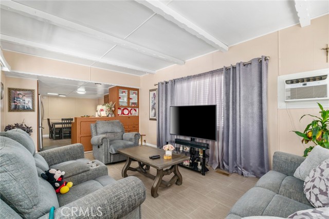 Detail Gallery Image 12 of 30 For 17455 Marygold, Bloomington,  CA 92316 - 1 Beds | 1 Baths