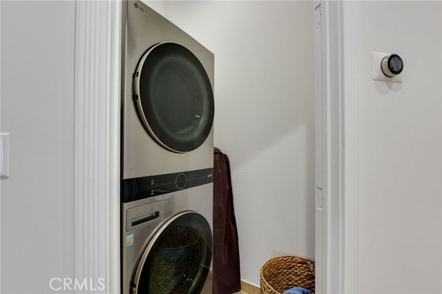 22237 Buena Ventura Street, Woodland Hills CA: https://media.crmls.org/medias/009d1514-2780-46bf-828b-855ebb2bdd51.jpg