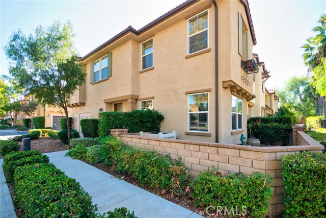 Detail Gallery Image 1 of 32 For 2970 E via Fiano, Ontario,  CA 91764 - 3 Beds | 2/1 Baths