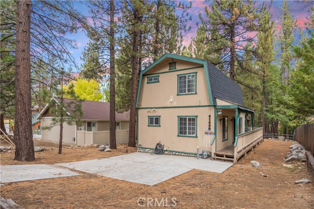 41438 Oak Street, Big Bear Lake CA: https://media.crmls.org/medias/009e0b41-5c5b-4b3d-9fc1-2e4544715de8.jpg