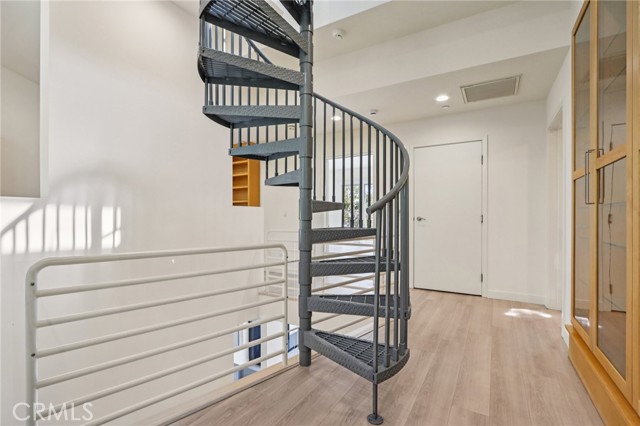 Detail Gallery Image 43 of 75 For 13424 Contour Dr, Sherman Oaks,  CA 91423 - 3 Beds | 4 Baths