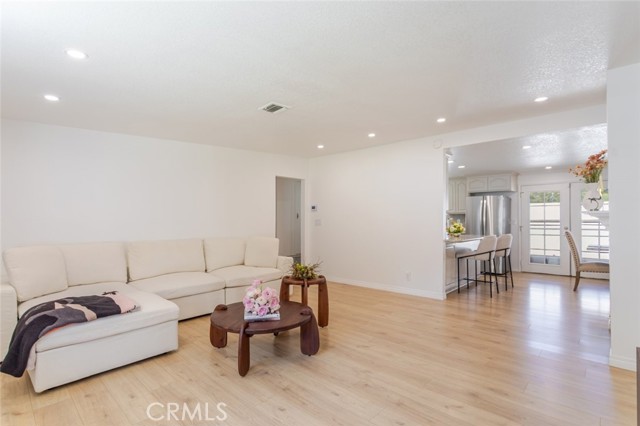 Detail Gallery Image 7 of 39 For 22459 Guadilamar Dr, Saugus,  CA 91350 - 3 Beds | 2 Baths