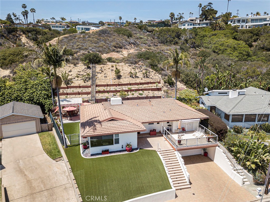 1148 Avenida Amantea La Jolla, California Gorgeous cul-de-sac home with amazing ocean views available in the community of La Jolla! This home is a joy of detail and care with hardwood flooring throughout, marble fireplace and silhouette blinds. The remodeled kitchen offers quartz countertops, white cabinets and a walk-in pantry creating lots of storage space, stainless steel appliances, recessed lighting and a breakfast counter with seating for three. All bedrooms are spacious and include ceiling fans. Moving outside you will find a backyard with fruit trees and no neighbors behind the home making this a wonderful place to entertain or relax. Home also offers a tankless water heater and is conveniently located to the beach, bay, restaurants and stores. This home won’t last long, make it yours!