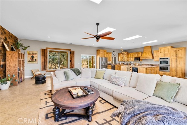 7423 Juniper Road, Joshua Tree CA: https://media.crmls.org/medias/00a08d8d-daaf-404b-938d-f6076991b71e.jpg