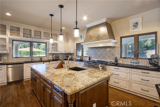 Detail Gallery Image 16 of 75 For 31280 Pescado, Temecula,  CA 92592 - 7 Beds | 7/1 Baths