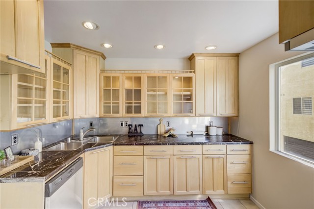Detail Gallery Image 9 of 47 For 7747 via Napoli #80,  Sun Valley,  CA 91504 - 2 Beds | 2 Baths