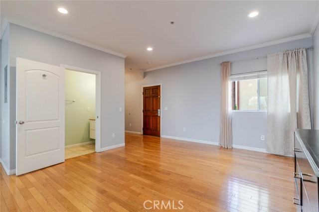 Detail Gallery Image 6 of 26 For 15053 Victory Bld #5,  Van Nuys,  CA 91411 - 2 Beds | 3 Baths