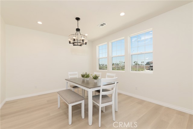 Detail Gallery Image 11 of 36 For 5978 Copperfield Ave, Riverside,  CA 92506 - 5 Beds | 4/1 Baths