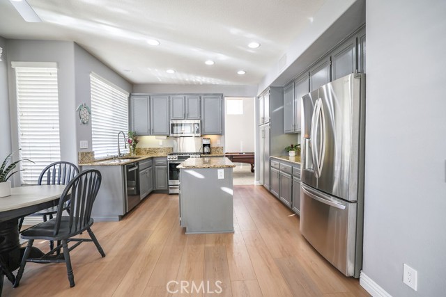 Detail Gallery Image 5 of 31 For 928 Allegre, Corona,  CA 92879 - 4 Beds | 3 Baths