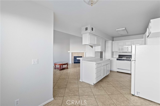 Detail Gallery Image 7 of 19 For 39237 10th #C,  Palmdale,  CA 93551 - 2 Beds | 2/1 Baths
