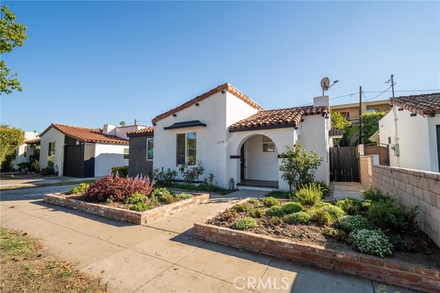 Detail Gallery Image 2 of 23 For 2370 Pine, Long Beach,  CA 90806 - 2 Beds | 1 Baths