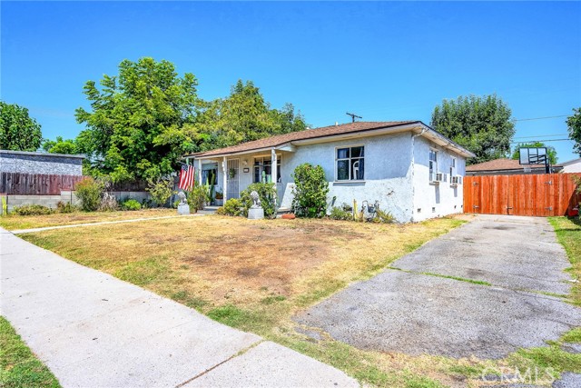 8748 Sylmar Avenue, Panorama City CA: https://media.crmls.org/medias/00a5c27a-d4c9-469b-8198-f4151e631e9a.jpg