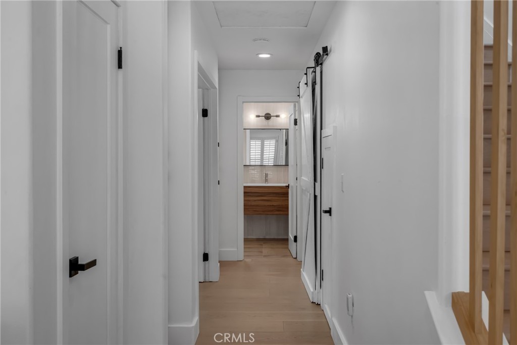 https://media.crmls.org/medias/00a689dc-46f7-4896-8c99-59b4f6ccb22c.jpg?preset=X-Large