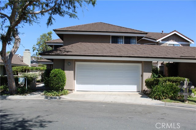 24 Woodgrove, Irvine CA: https://media.crmls.org/medias/00a6c644-f3f7-49c7-9baa-63e9722c48df.jpg