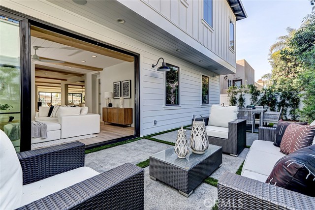 Detail Gallery Image 42 of 74 For 1205 9th St, Hermosa Beach,  CA 90254 - 6 Beds | 6/3 Baths