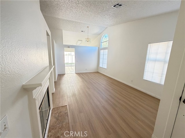 Detail Gallery Image 8 of 12 For 466 Granite View, Perris,  CA 92571 - 4 Beds | 2 Baths