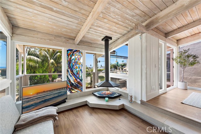 Detail Gallery Image 7 of 25 For 201 Nyes Pl, Laguna Beach,  CA 92651 - 3 Beds | 2 Baths