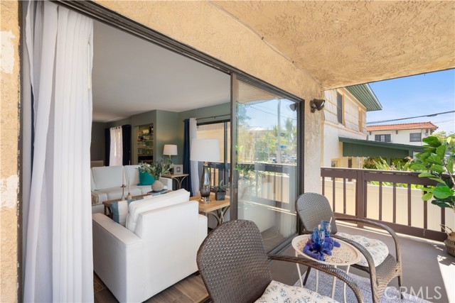1425 E 2nd Street, Long Beach CA: https://media.crmls.org/medias/00a7c2a2-ad7d-4721-bf0d-76dfcc49120b.jpg