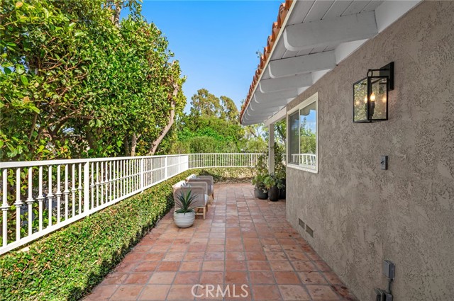362 Vista Madera, Newport Beach CA: https://media.crmls.org/medias/00a7ed5c-e90c-4e0a-bfb5-9a8c44dc06f3.jpg