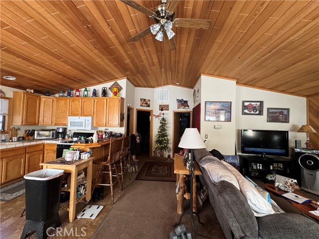 Detail Gallery Image 13 of 36 For 717 E Meadow Ln, Big Bear City,  CA 92314 - 2 Beds | 2 Baths