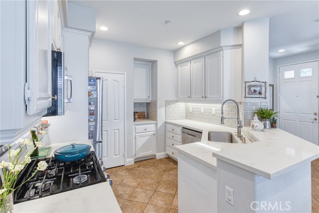 Detail Gallery Image 3 of 10 For 50 Sapphire, Irvine,  CA 92602 - 3 Beds | 2/1 Baths