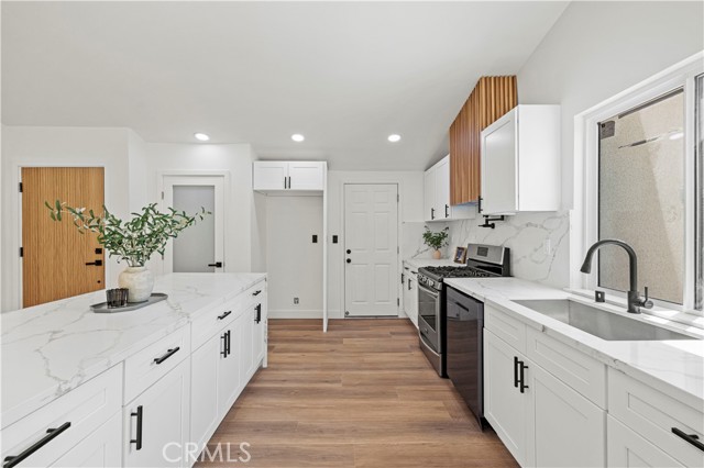 Detail Gallery Image 6 of 47 For 18718 Delight St, Canyon Country,  CA 91351 - 4 Beds | 2 Baths