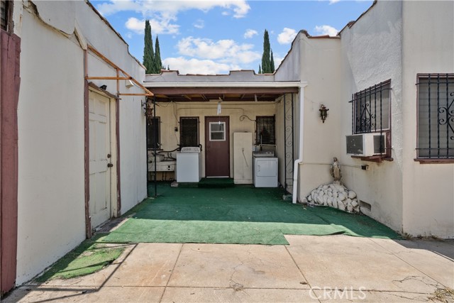201 N Carondelet Street, Los Angeles CA: https://media.crmls.org/medias/00a8cc7b-38c8-46dd-b52c-1746e87464c0.jpg