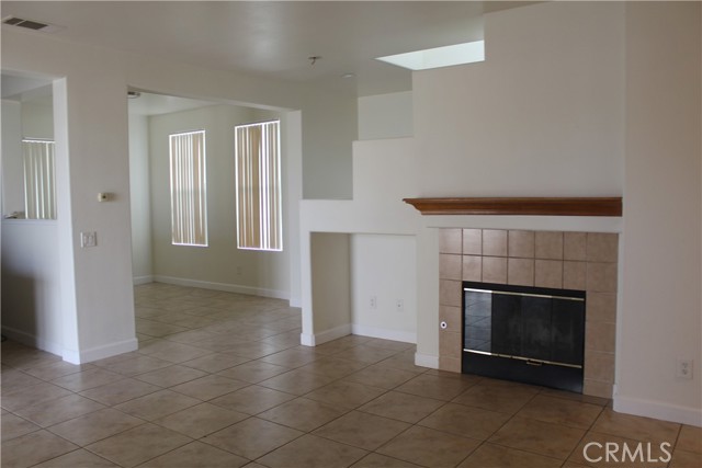 Detail Gallery Image 4 of 21 For 13289 Coffeetree St, Moreno Valley,  CA 92553 - 4 Beds | 3 Baths