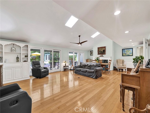 Detail Gallery Image 5 of 40 For 23962 Crosson Dr, Woodland Hills,  CA 91367 - 3 Beds | 2 Baths
