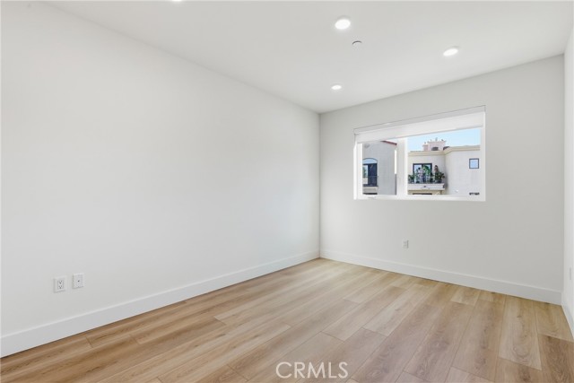 Detail Gallery Image 8 of 16 For 12078 Guerin St #408,  Studio City,  CA 91604 - 3 Beds | 2 Baths