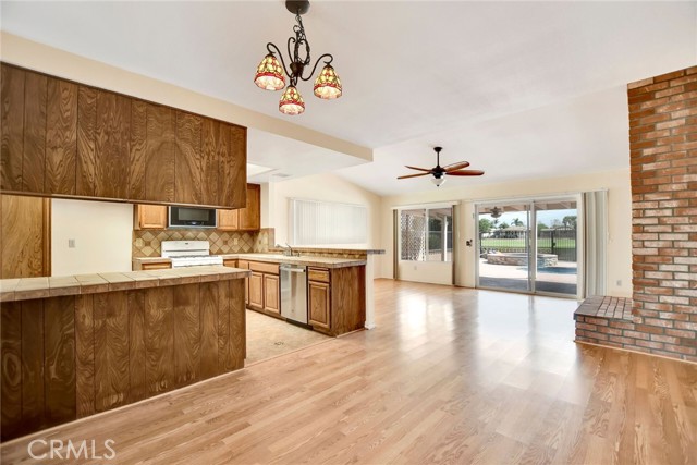 1428 Pepper Tree Drive, Hemet CA: https://media.crmls.org/medias/00ab98be-7da9-4f84-b35e-5955c40da189.jpg