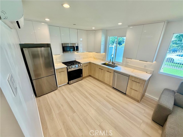 7443 Oakdale Avenue, Winnetka CA: https://media.crmls.org/medias/00aba998-1857-46ce-af3e-4fca7b1575bd.jpg