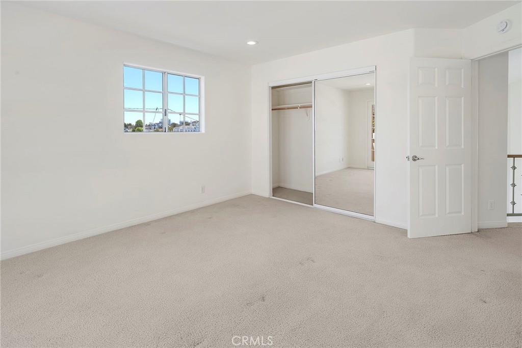 https://media.crmls.org/medias/00ac73c8-b213-4e3b-bddc-d47f49d3bc95.jpg?preset=X-Large