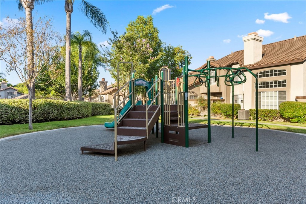 https://media.crmls.org/medias/00ac9722-c163-4cc0-b011-e864ffe4582c.jpg?preset=X-Large