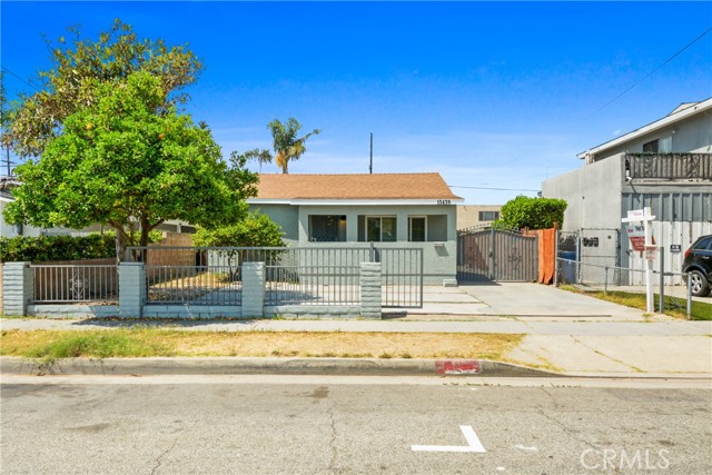 13439 Roselle Avenue, Hawthorne CA: https://media.crmls.org/medias/00ad331e-de4b-479e-8ff6-361ee65595f9.jpg