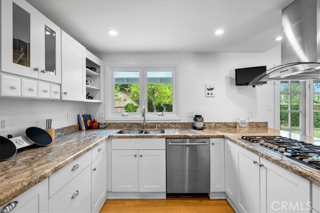 25 Aurora Drive, Rolling Hills Estates, California 90274, 4 Bedrooms Bedrooms, ,3 BathroomsBathrooms,Residential,Sold,Aurora,PV22148397