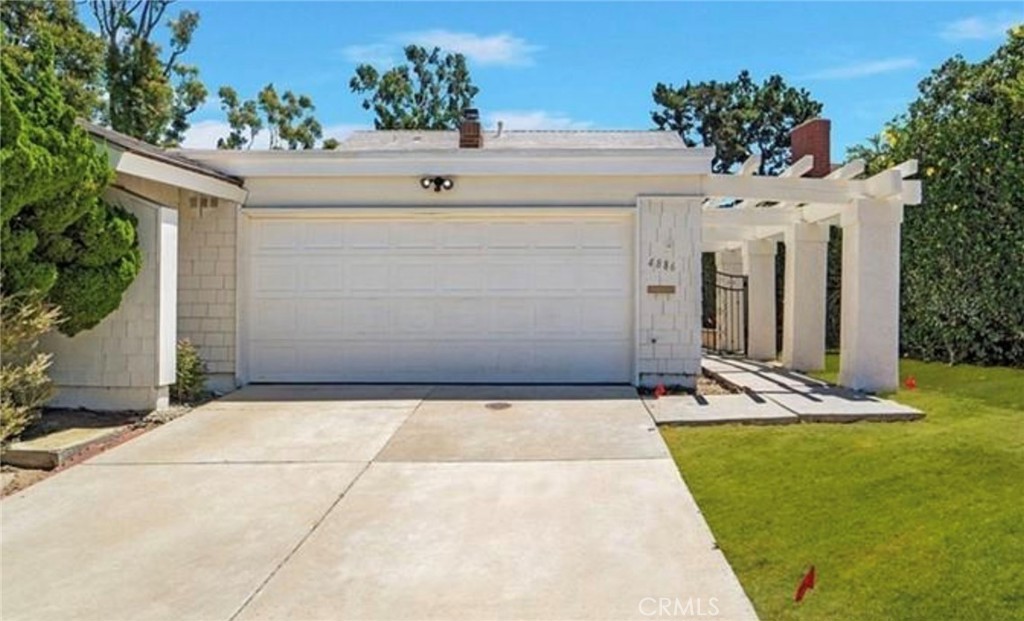 4886 Paseo De Vega