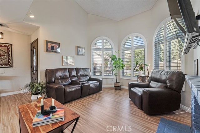 Detail Gallery Image 12 of 59 For 29857 Wistaria Valley, Canyon Country,  CA 91387 - 3 Beds | 3 Baths